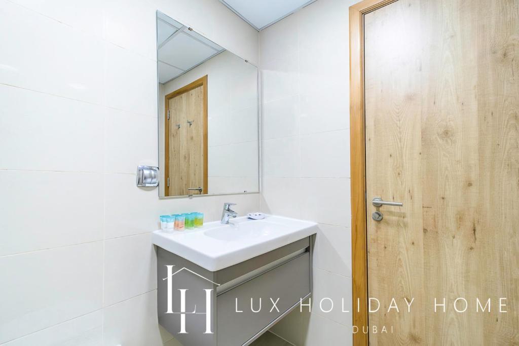 Lux Marina View Prime Location Near * Dubai