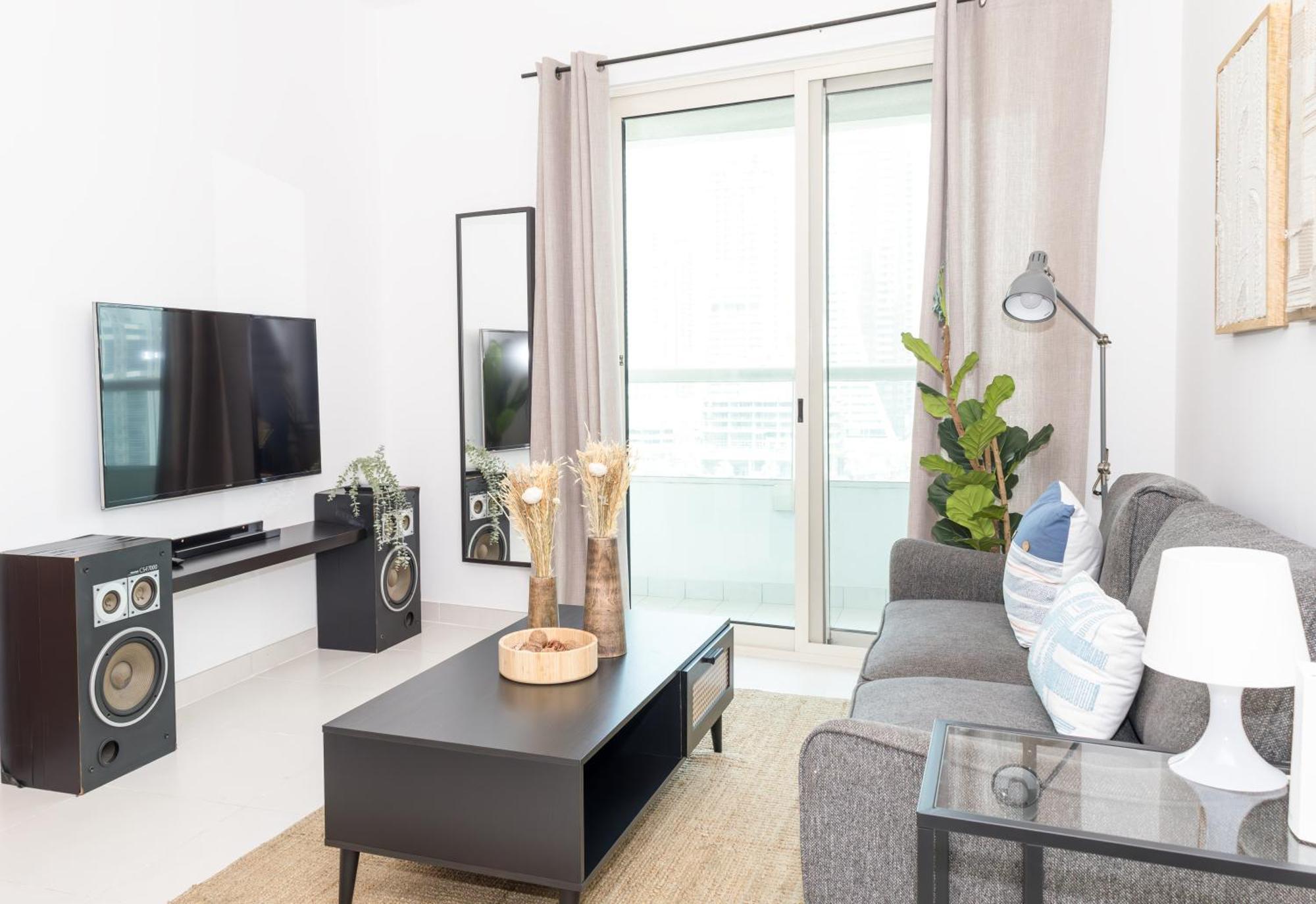Beautiful Marina Views One Bedroom With Two Balconies