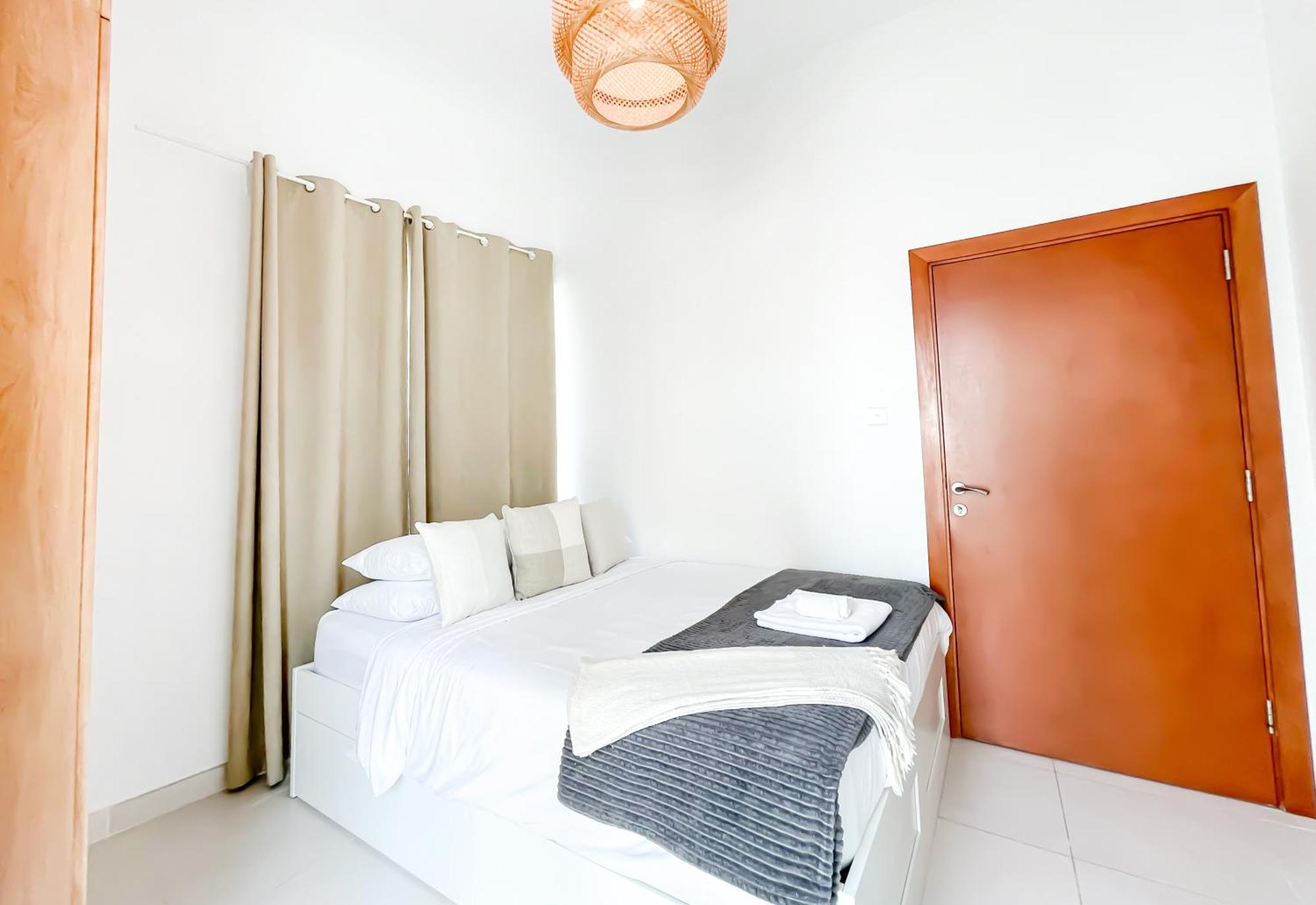 Beautiful Marina Views One Bedroom With Two Balconies *