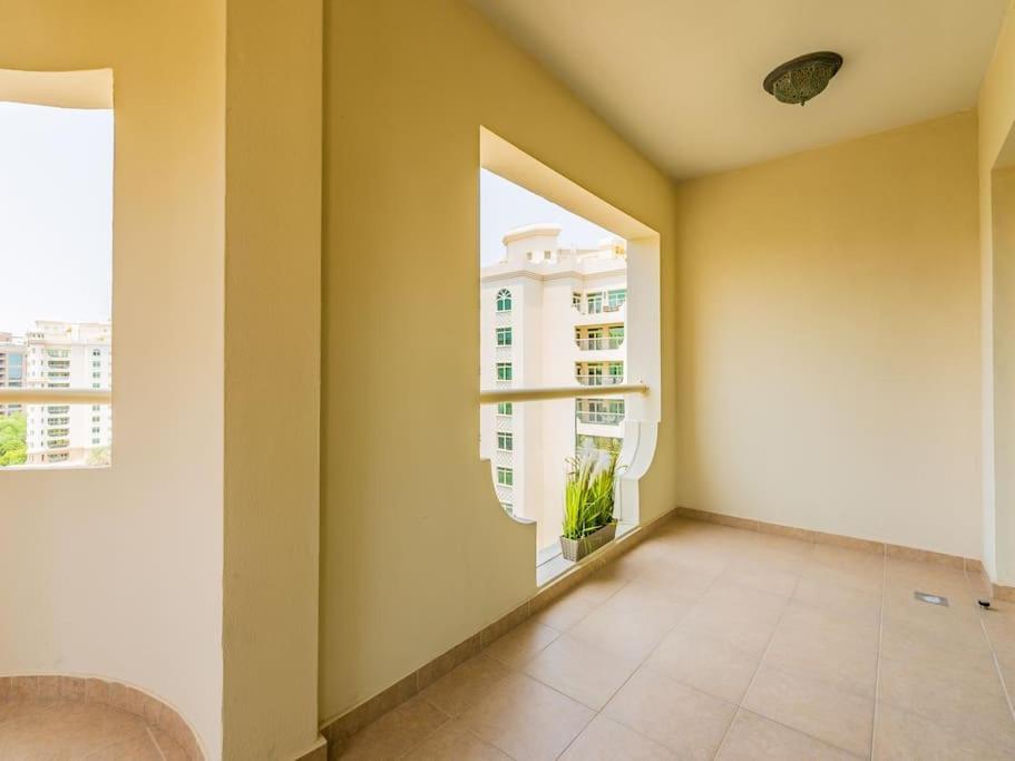 Palm Jumeriah - 4 Bedroom - Beachfront Living Apartment Dubai