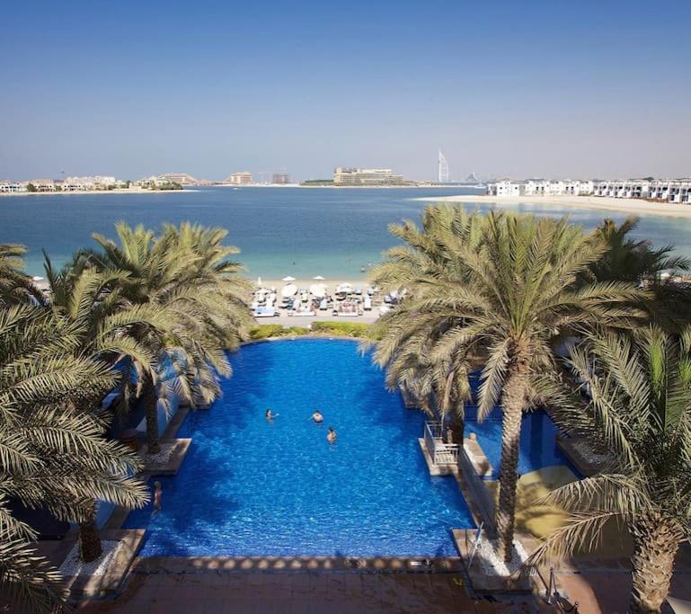 Palm Jumeriah - 4 Bedroom - Beachfront Living * Dubai