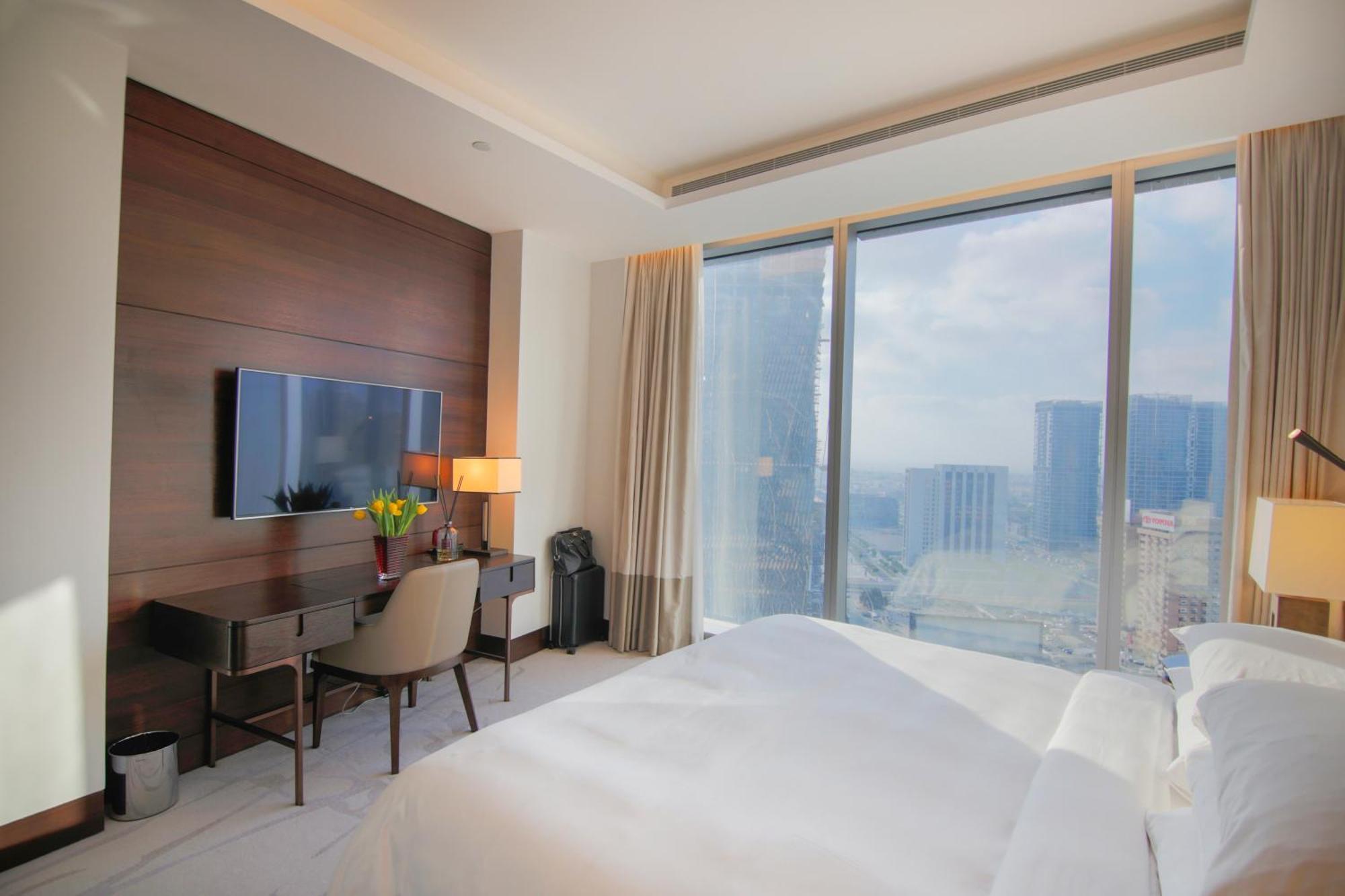 Easemytrip - Spacious Urban Oasis In Address Skyview Tower 2 *