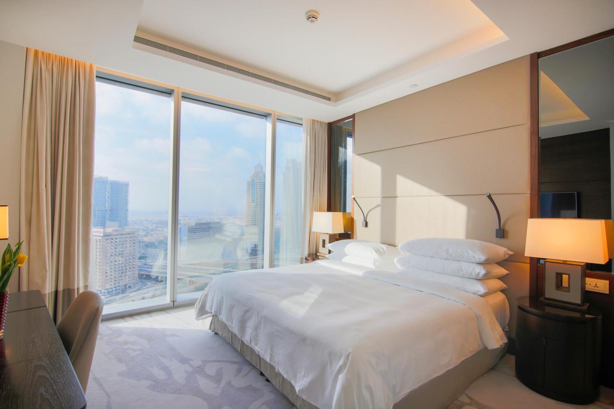 Easemytrip - Spacious Urban Oasis In Address Skyview Tower 2 Apartment *