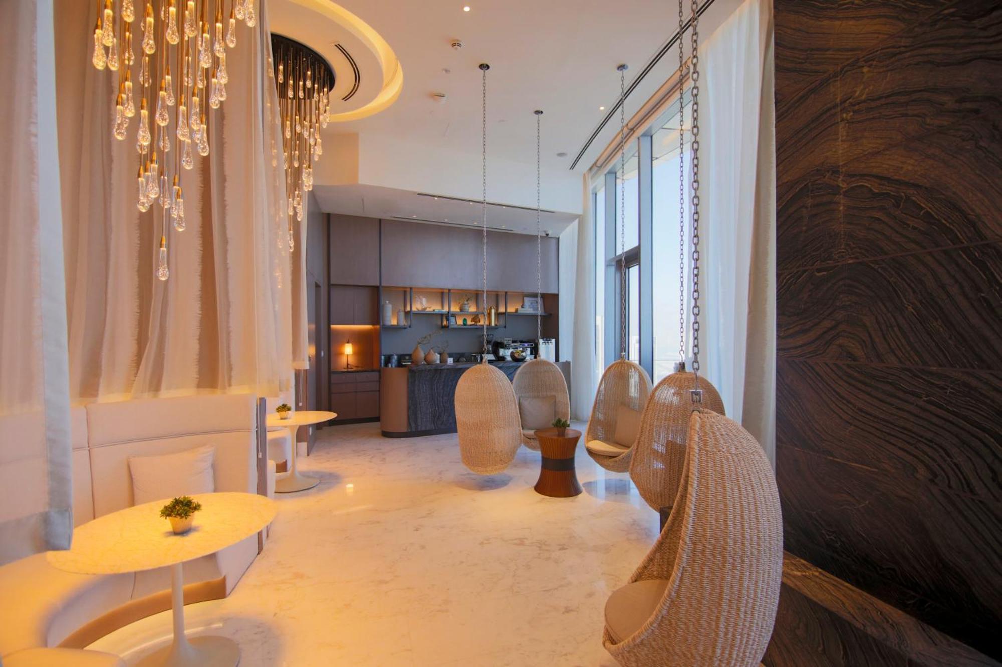 Easemytrip - Spacious Urban Oasis In Address Skyview Tower 2 Apartment *