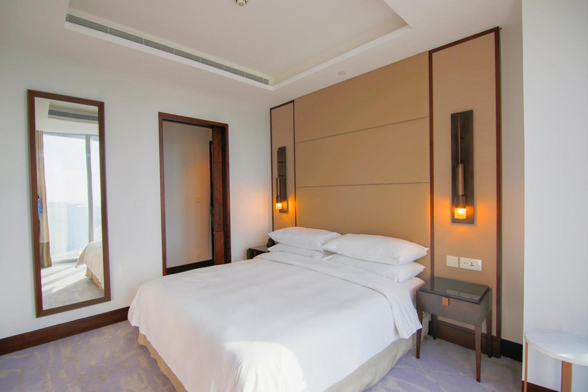 Apartment Easemytrip - Spacious Urban Oasis In Address Skyview Tower 2