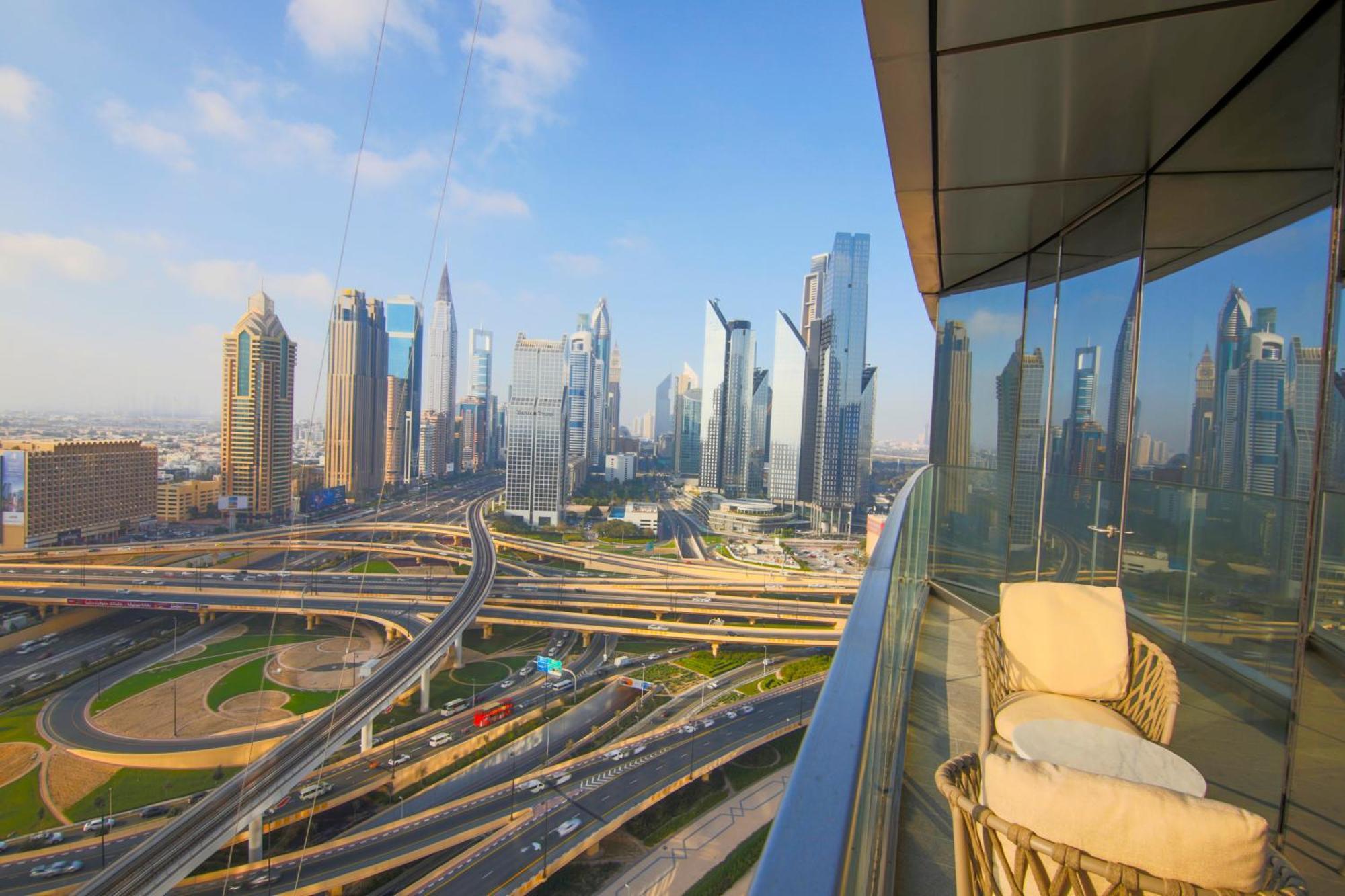 Easemytrip - Spacious Urban Oasis In Address Skyview Tower 2 *