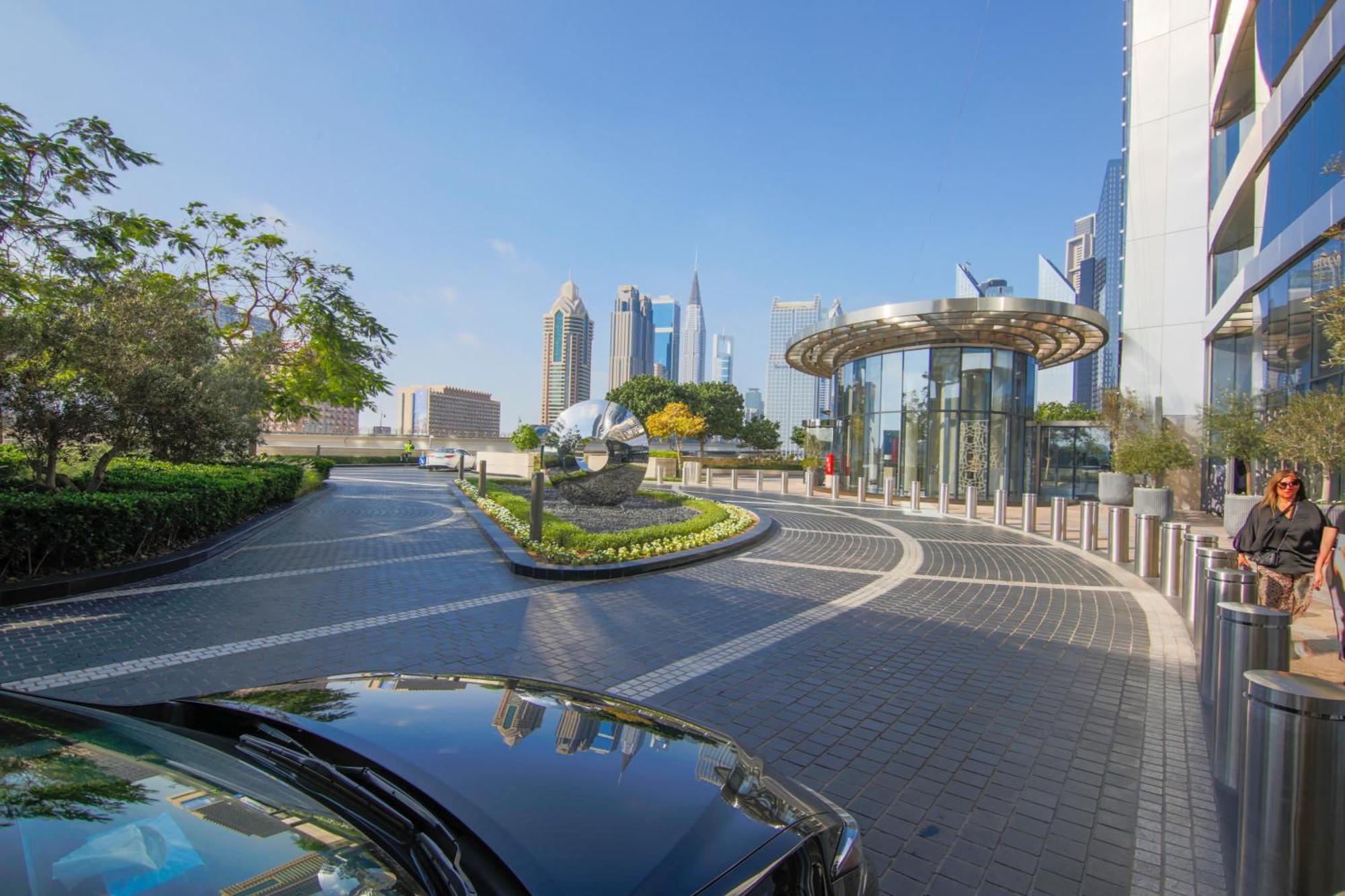 Easemytrip - Spacious Urban Oasis In Address Skyview Tower 2