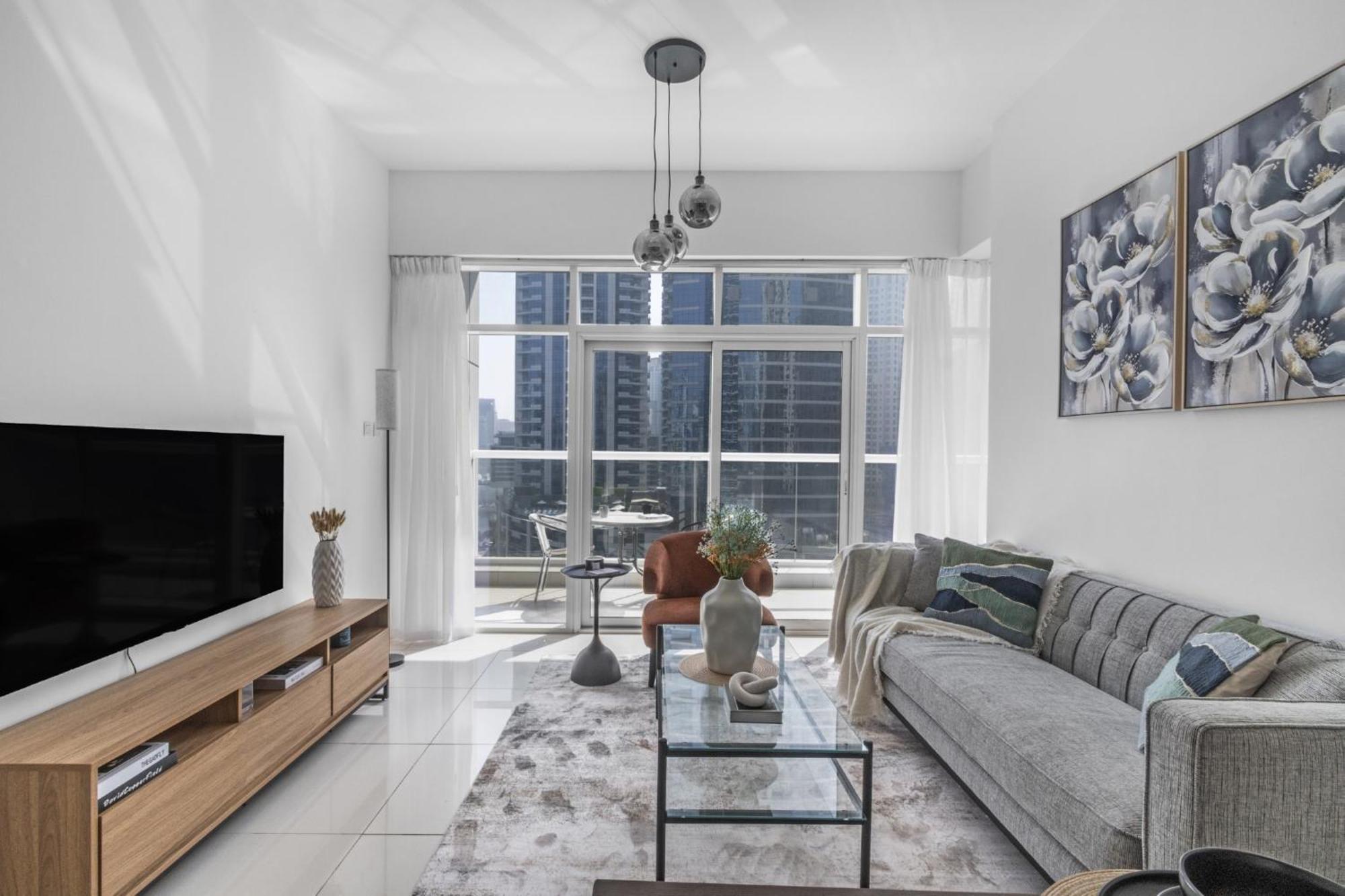Shoresinn - Mesmerizing Waterfront In Marina Apartment Dubai