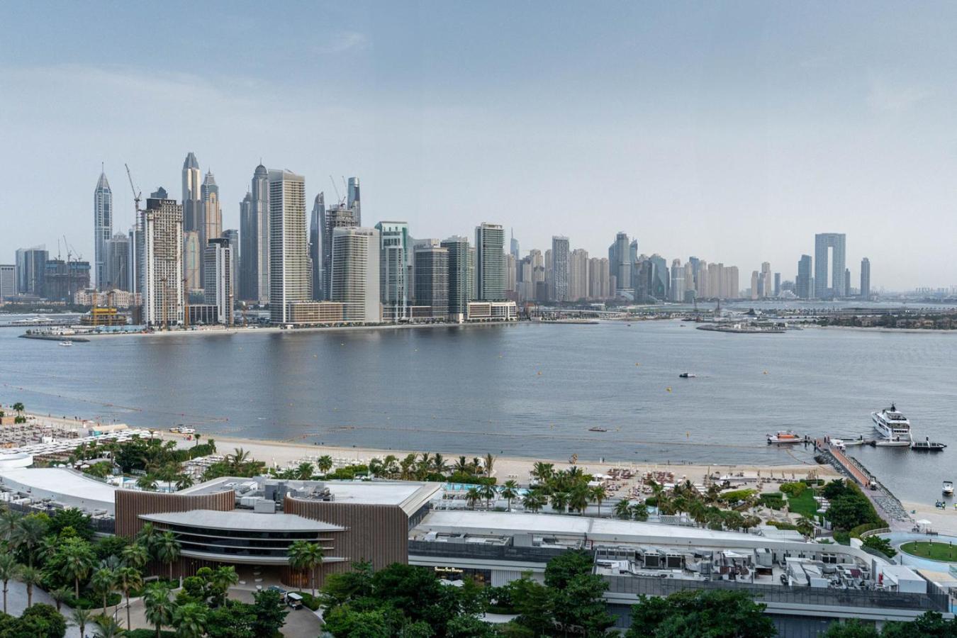 Amazing Sea Views With Direct West Access * Dubai