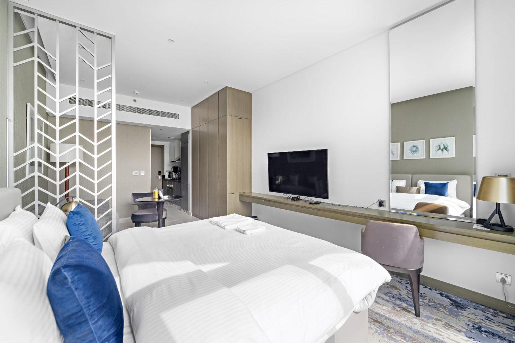Silkhaus Luxurious Damac Prive Tower *