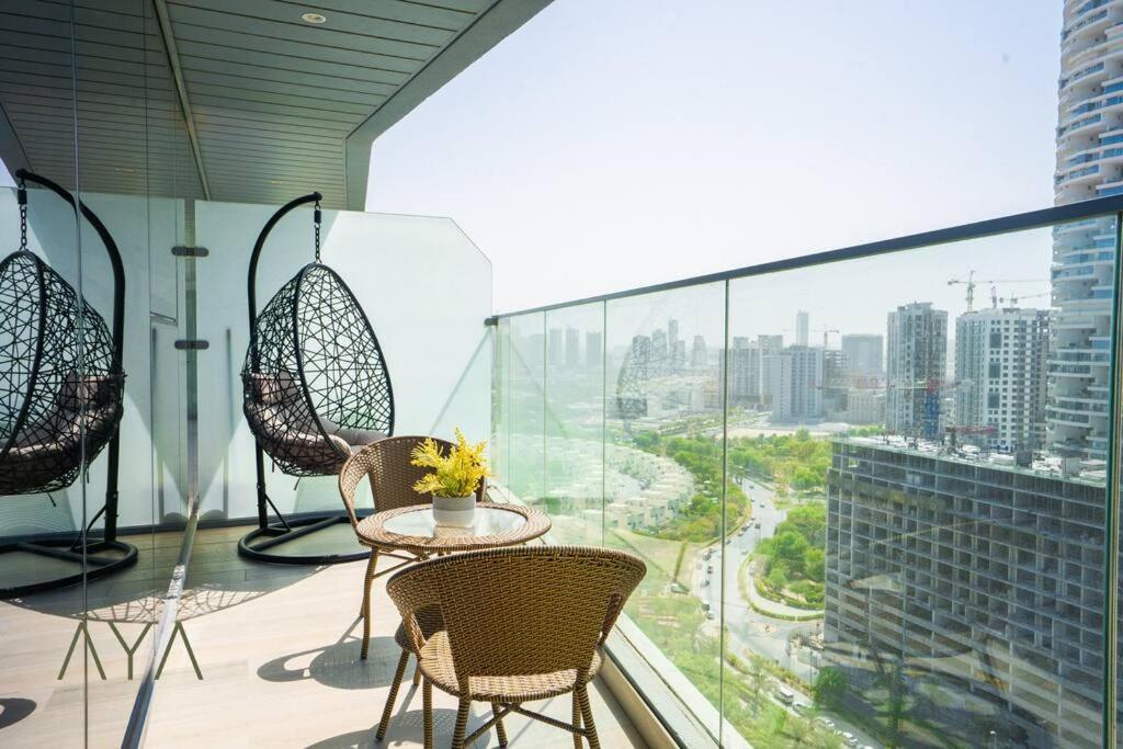 Elegant 1br Retreat With Rooftop Pool In Jvc Dubai