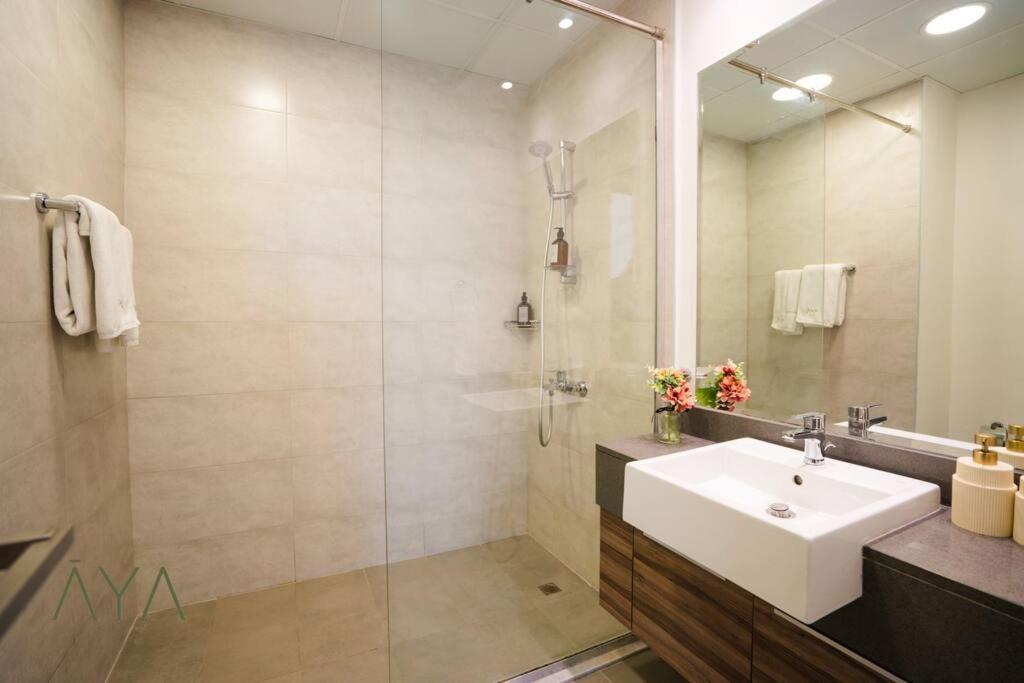 Elegant 1br Retreat With Rooftop Pool In Jvc * Dubai