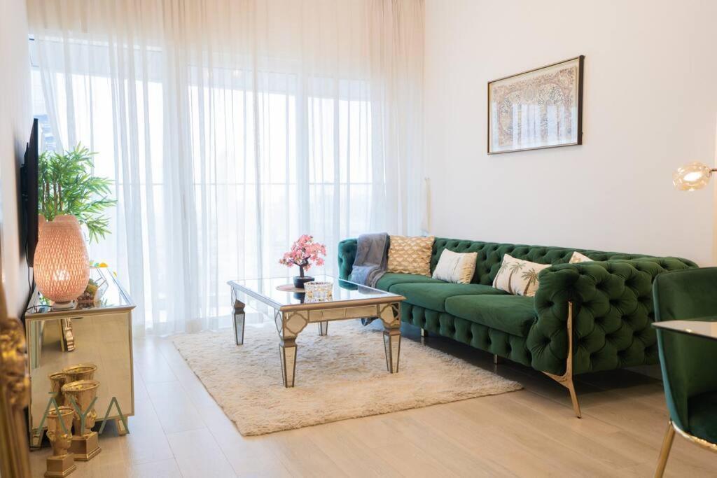 Elegant 1br Retreat With Rooftop Pool In Jvc