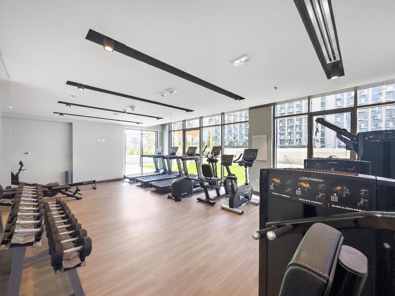Stunning W Pool & Gym Apartment *