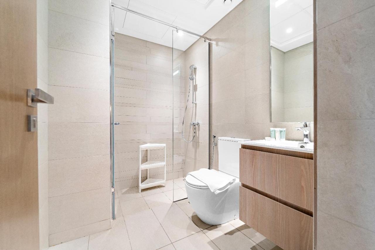 Stunning W Pool & Gym Apartment Dubai