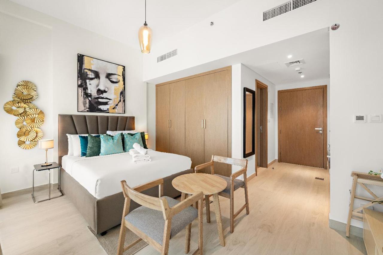 Apartment Stunning W Pool & Gym