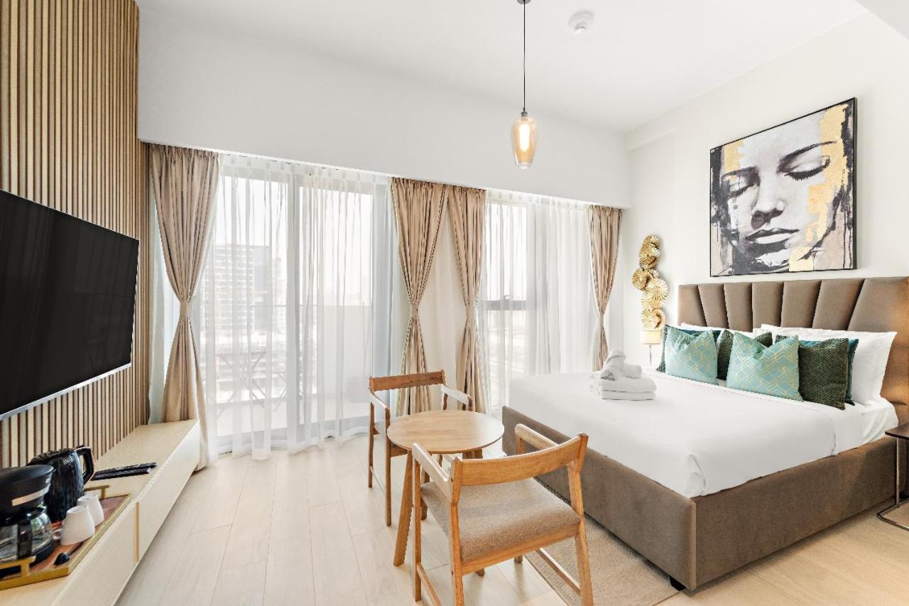 Stunning W Pool & Gym Apartment Dubai