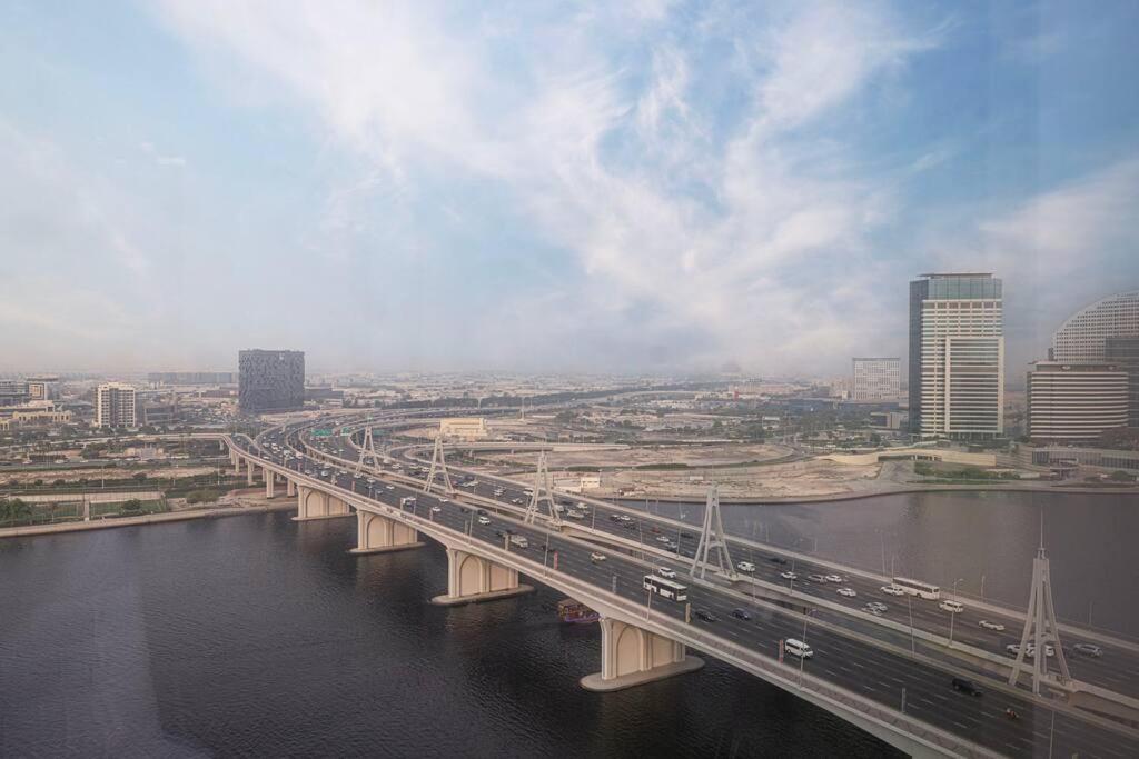Luxury 1-br Waterfront Living * Dubai