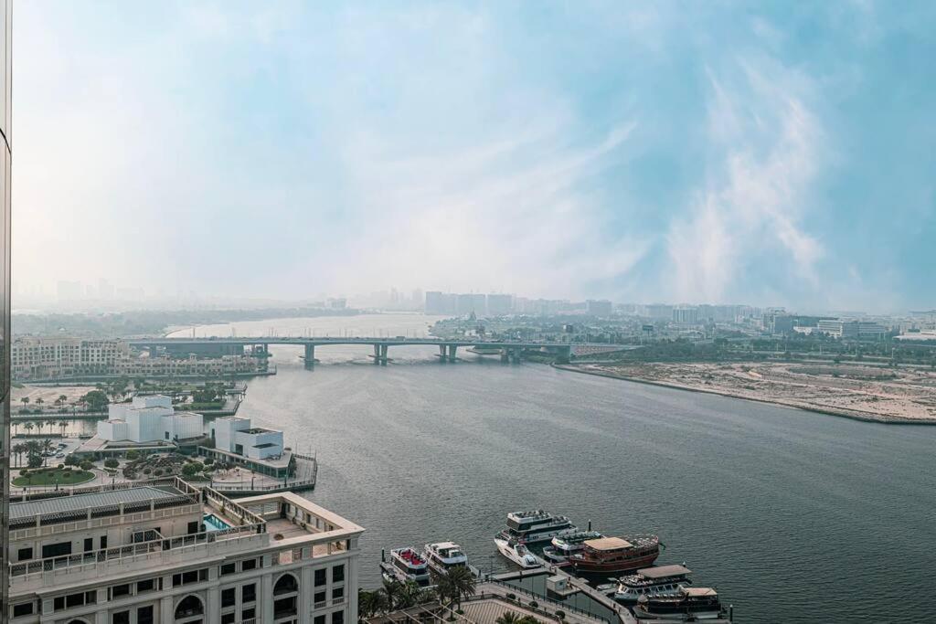 Luxury 1-br Waterfront Living *