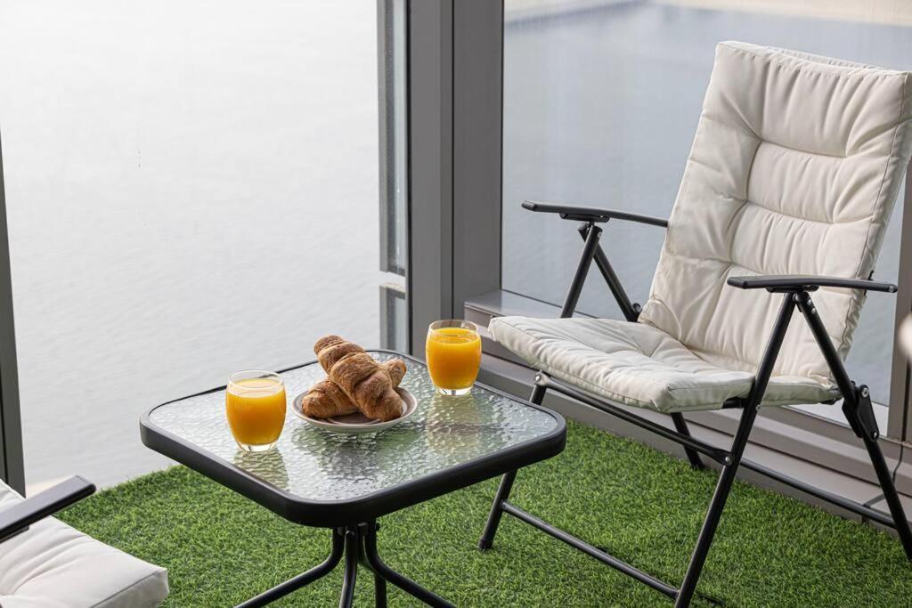 Luxury 1-br Waterfront Living Holiday home Dubai