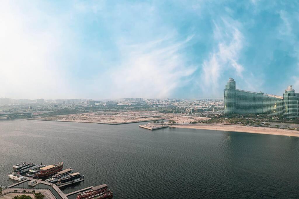 Luxury 1-br Waterfront Living *