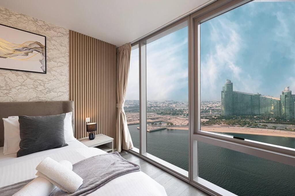 Luxury 1-br Waterfront Living * Dubai