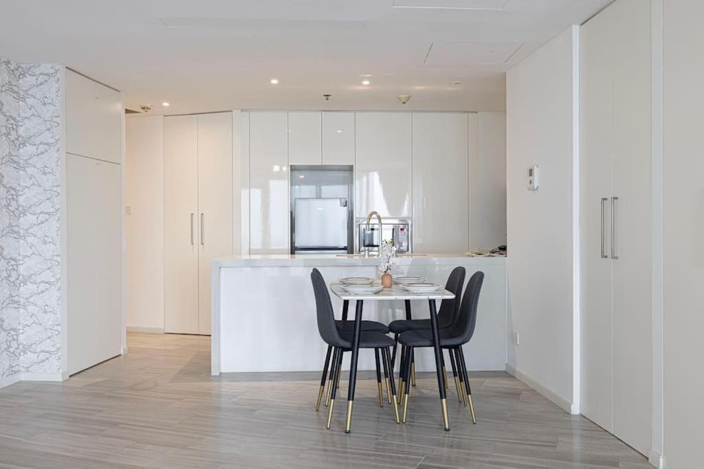 Luxury 1-br Waterfront Living Dubai