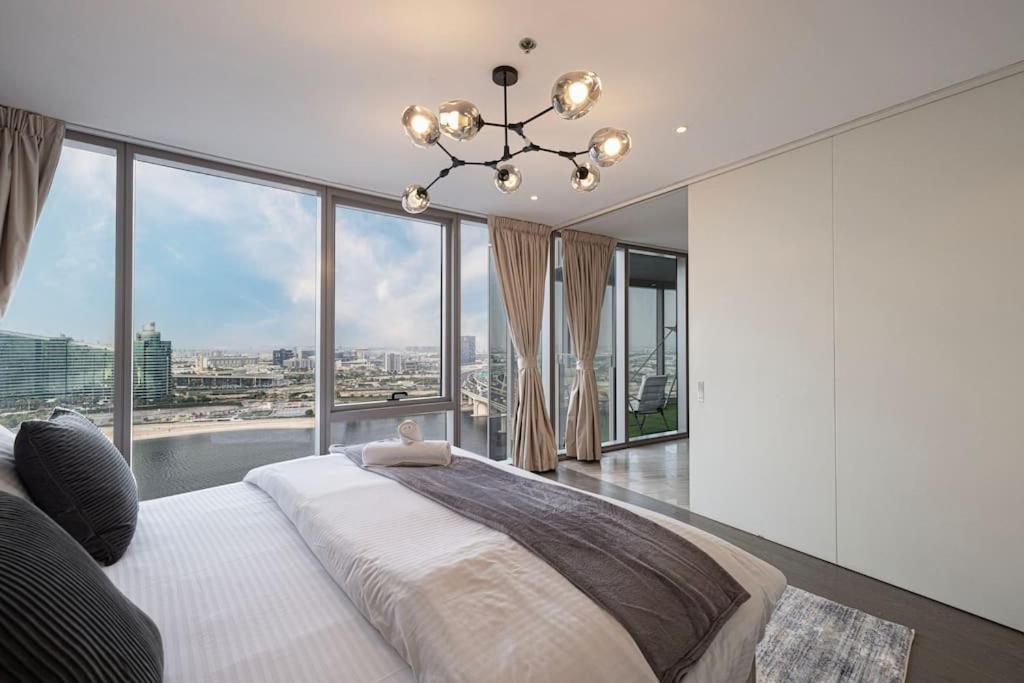 Luxury 1-br Waterfront Living Holiday home Dubai