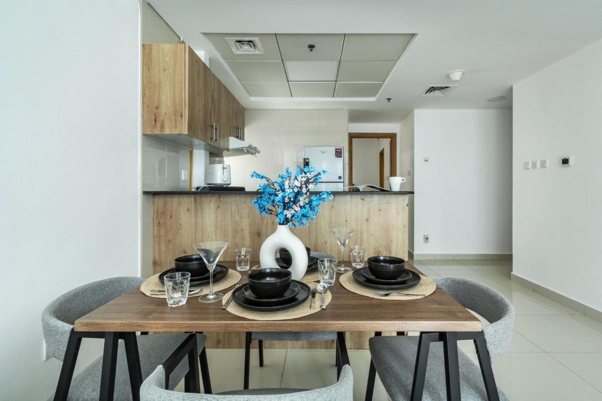 Shoresinn - Serene Retreat With Waterfront Views * Dubai