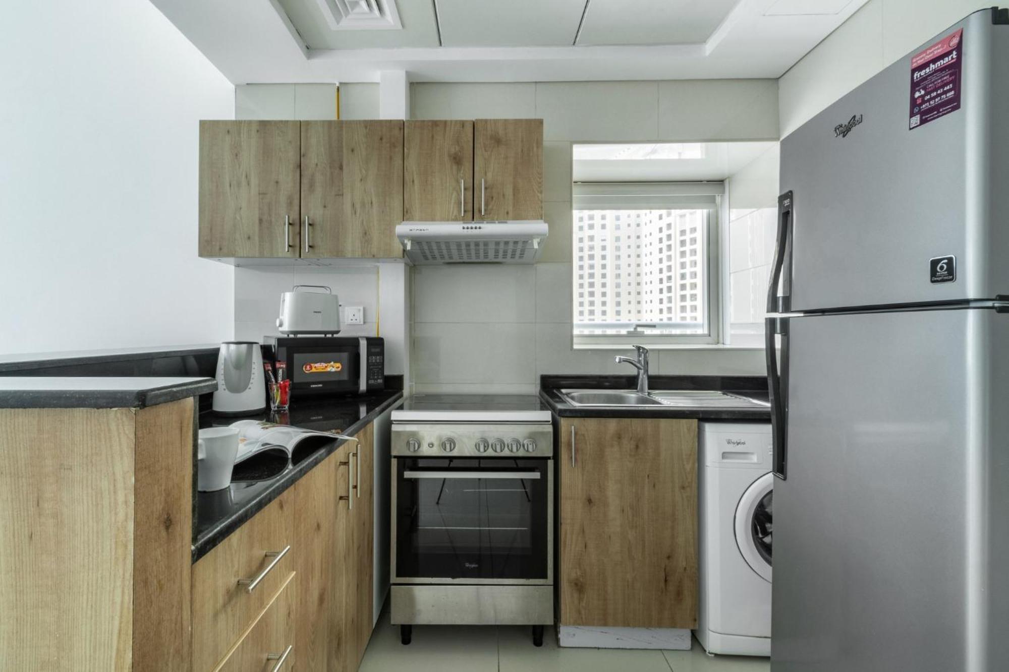 Shoresinn - Serene Retreat With Waterfront Views * Dubai