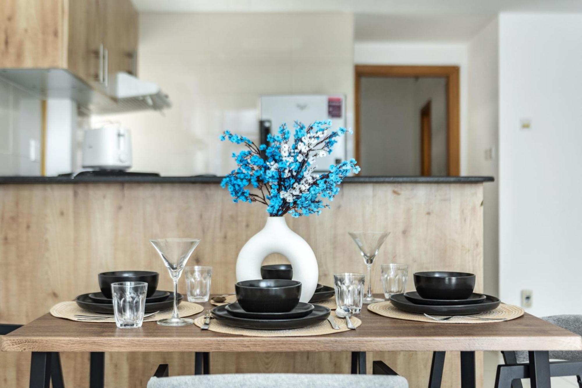Shoresinn - Serene Retreat With Waterfront Views *