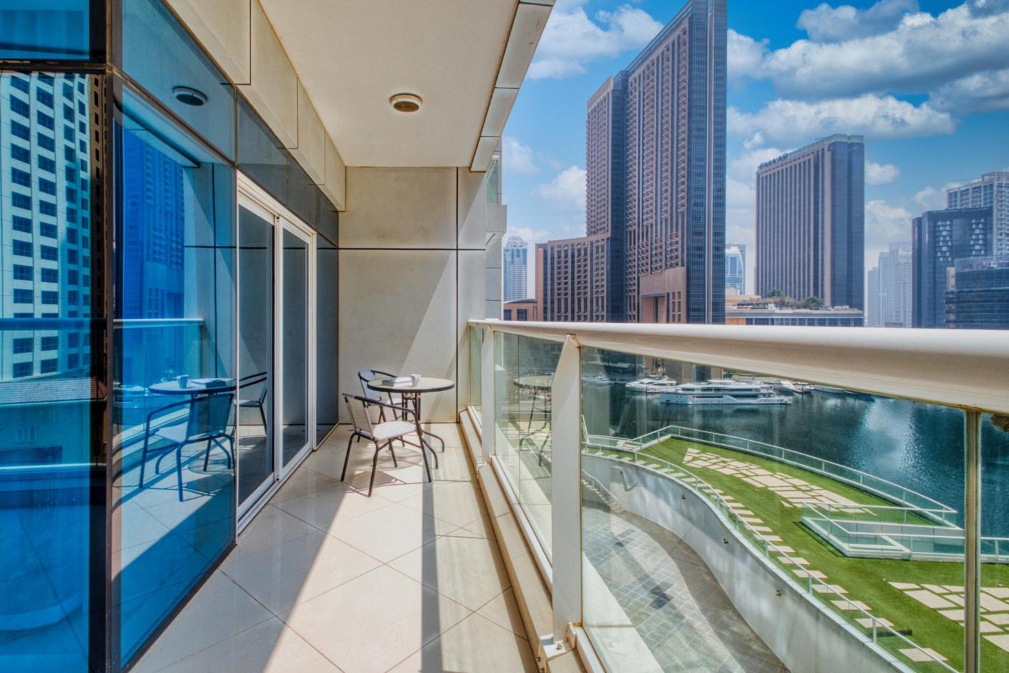 Shoresinn - Serene Retreat With Waterfront Views Apartment Dubai