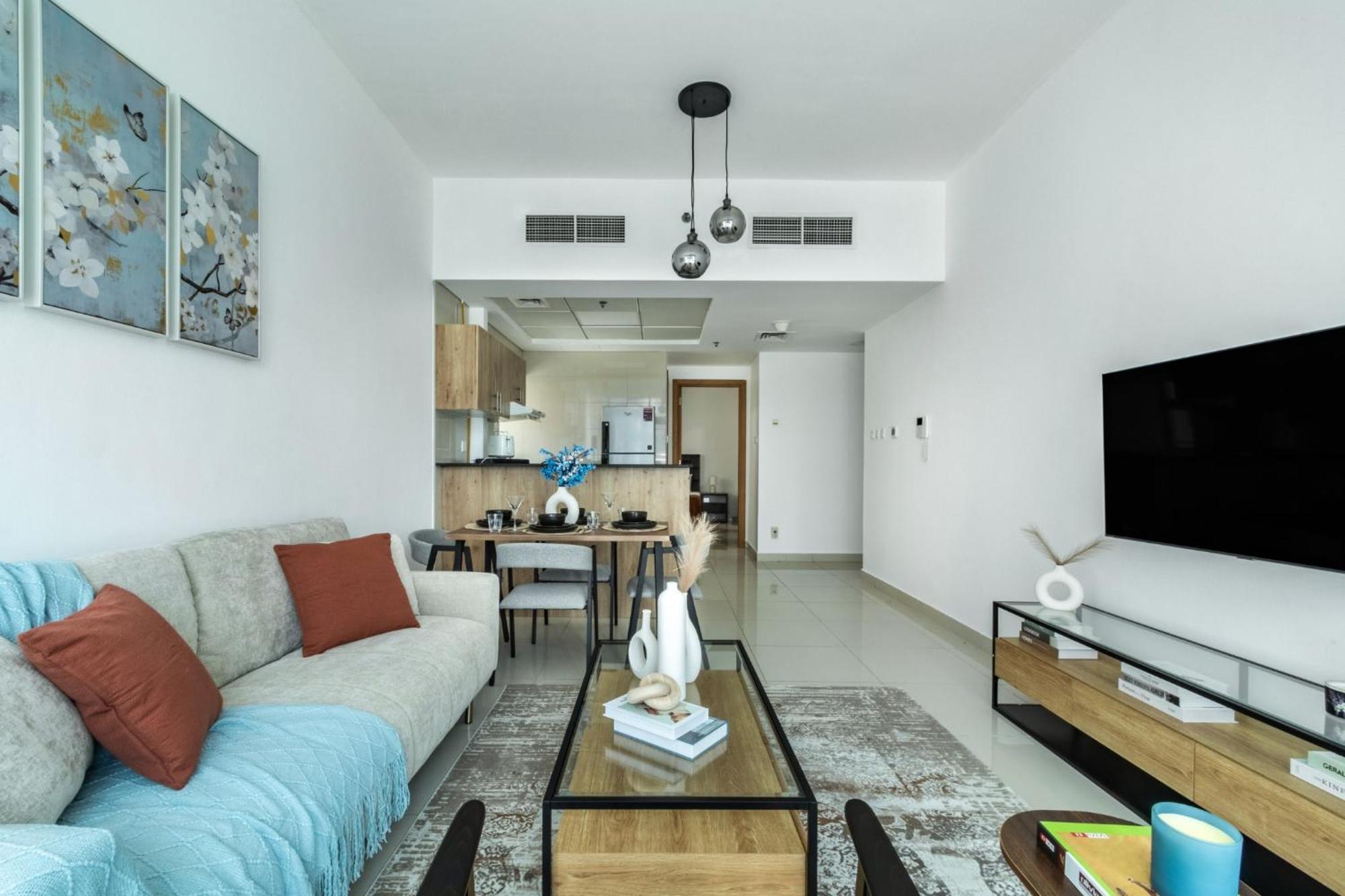 Shoresinn - Serene Retreat With Waterfront Views Apartment