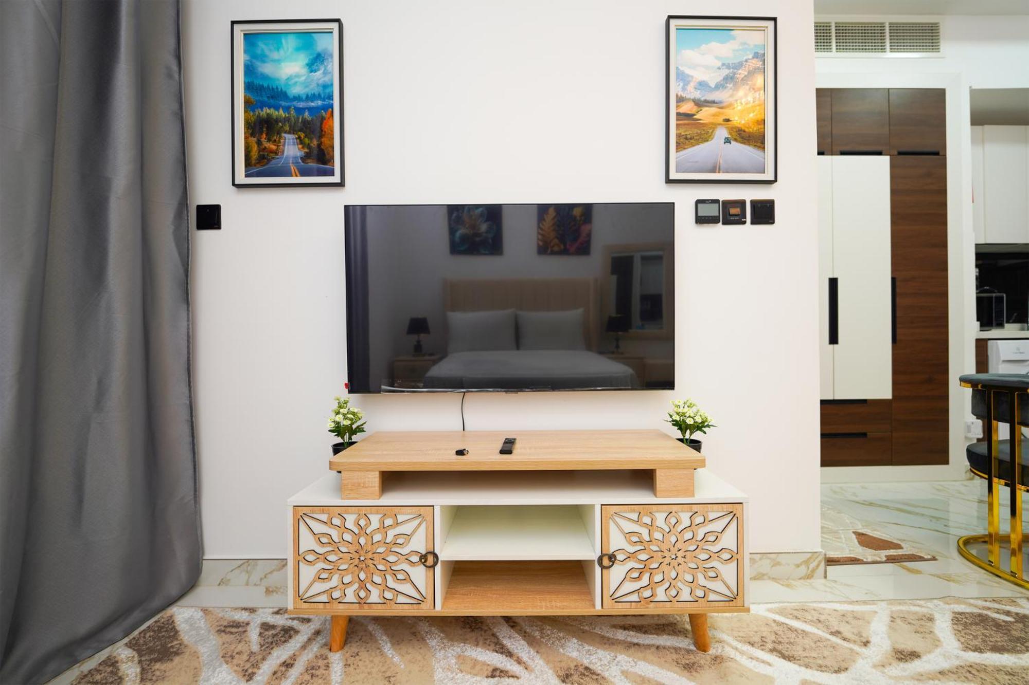 Brown Stone - Dragon Mart International Apartment *