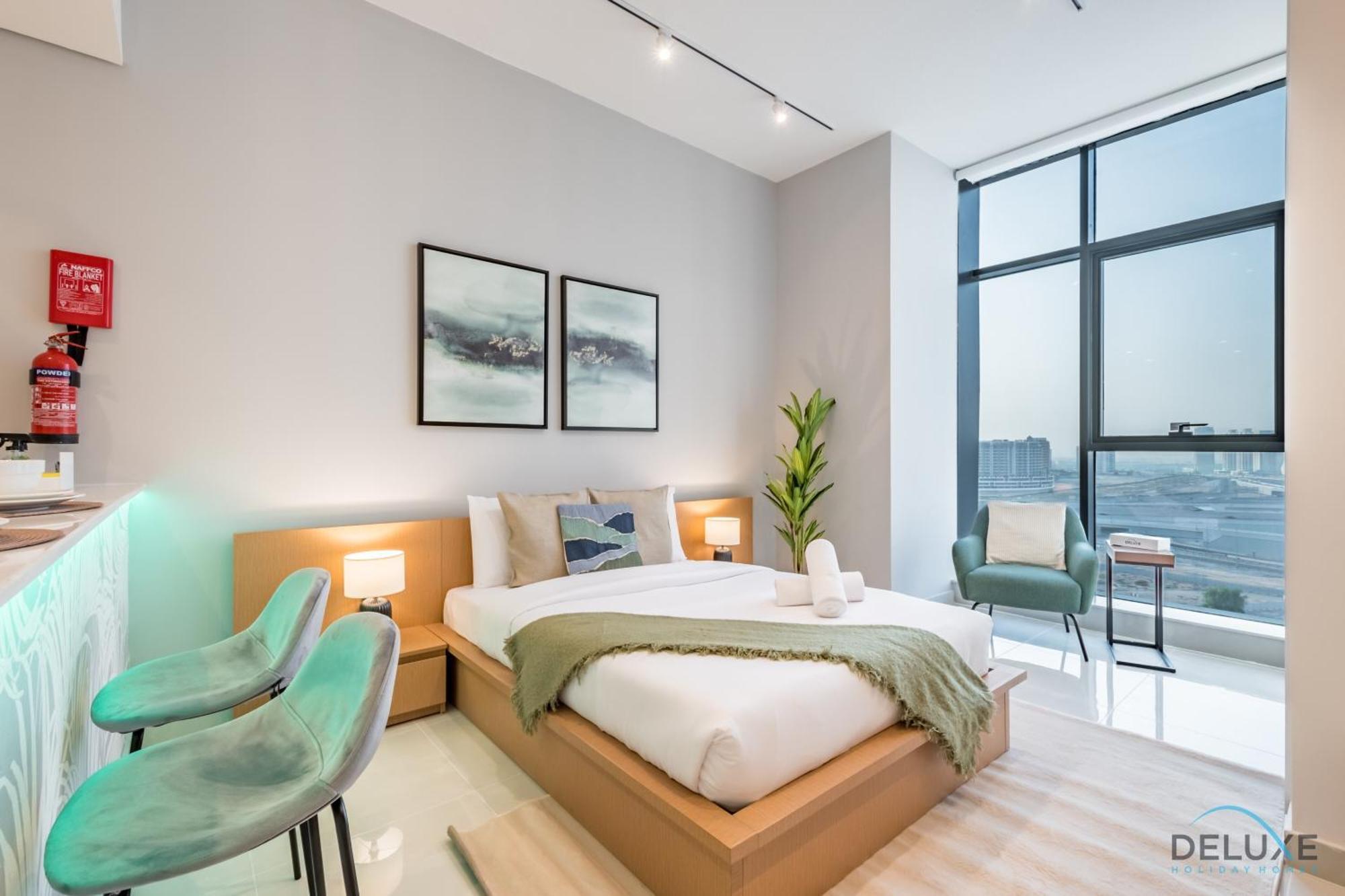 Apartment Stylish In Blue Wave Tower, Dubailand By Deluxe Homes Dubai