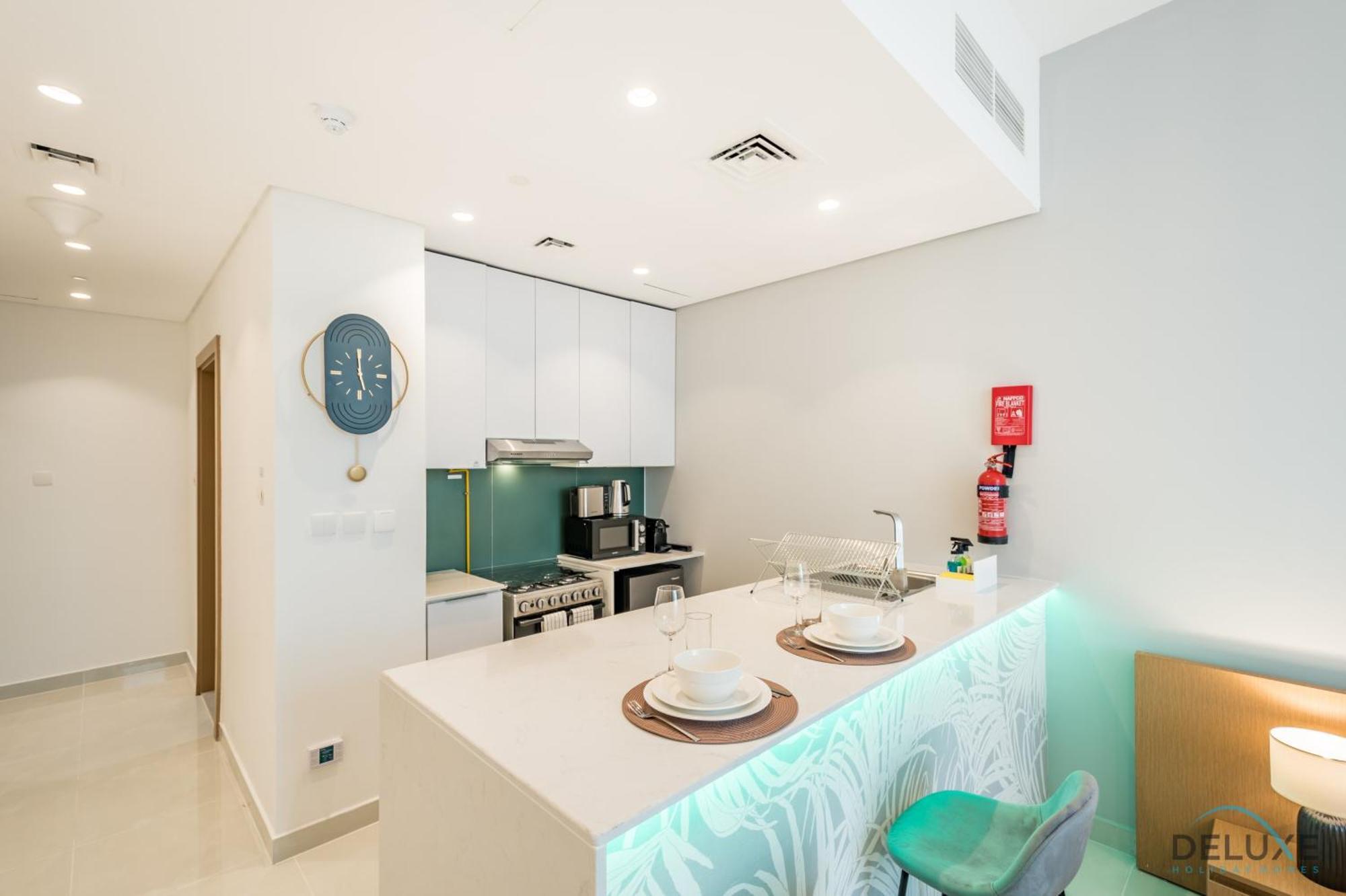 Apartment Stylish In Blue Wave Tower, Dubailand By Deluxe Homes