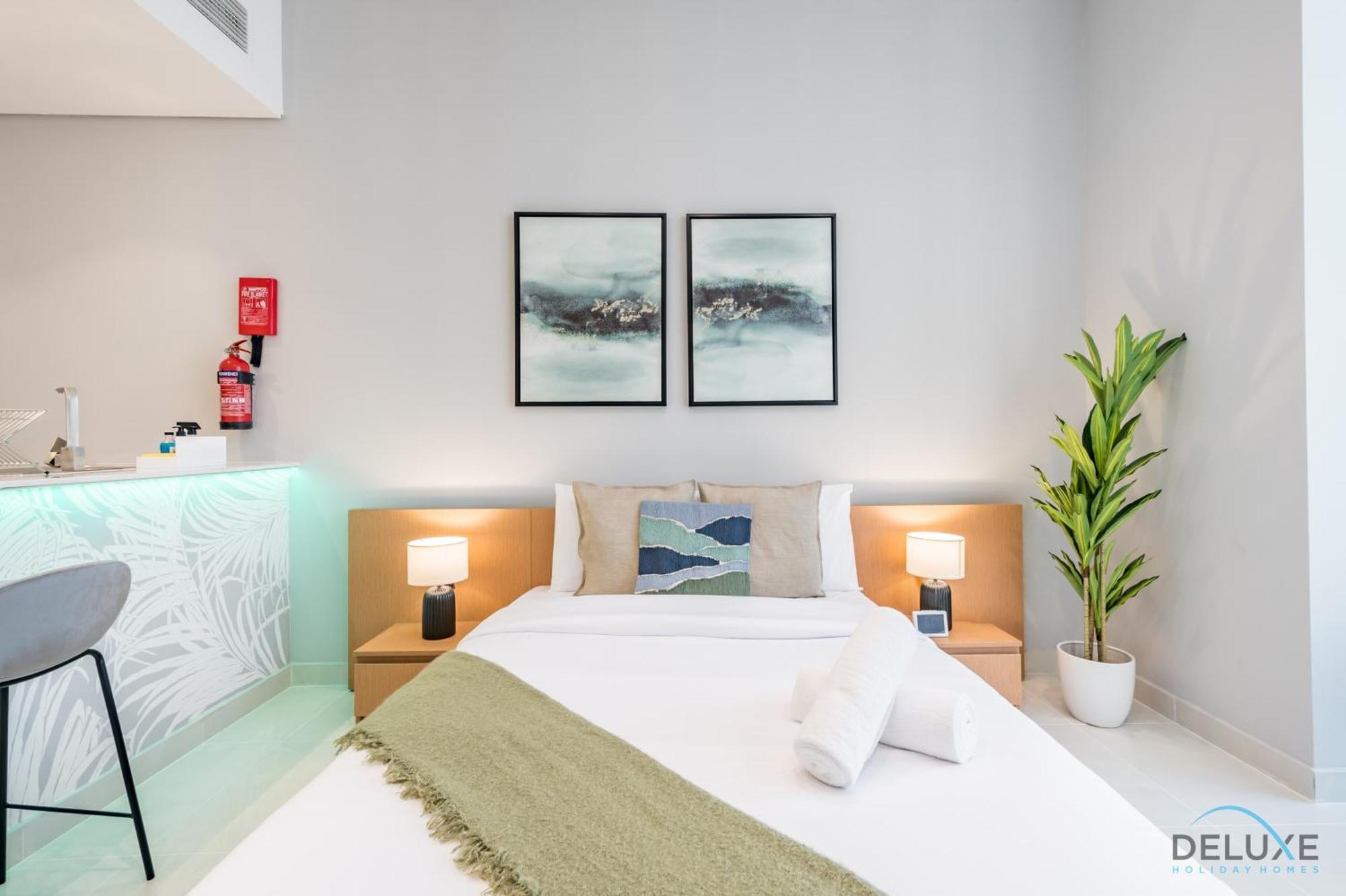 Stylish In Blue Wave Tower, Dubailand By Deluxe Homes Apartment