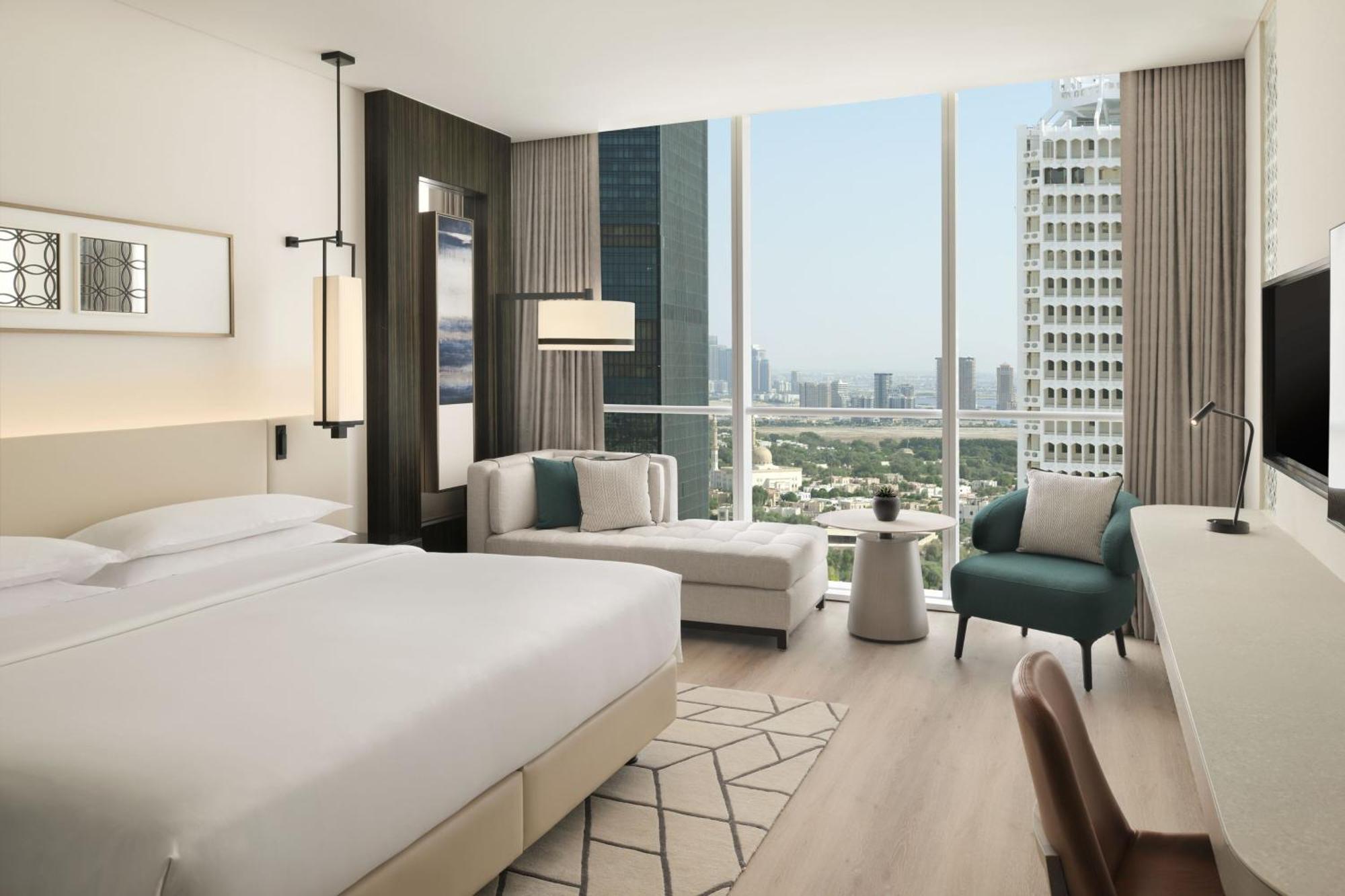 Sheraton Grand Hotel, 5*