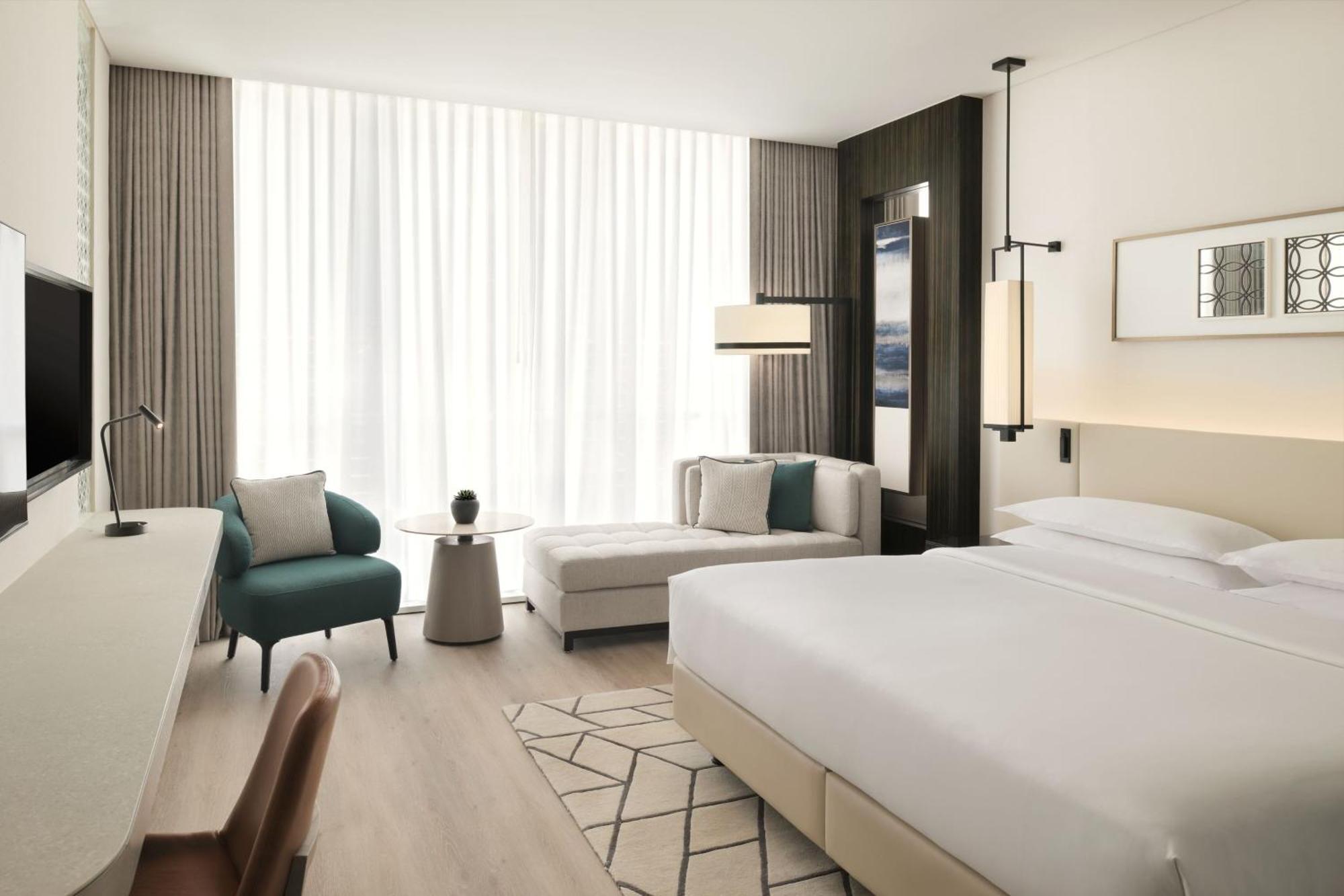 Sheraton Grand Hotel, Hotel
