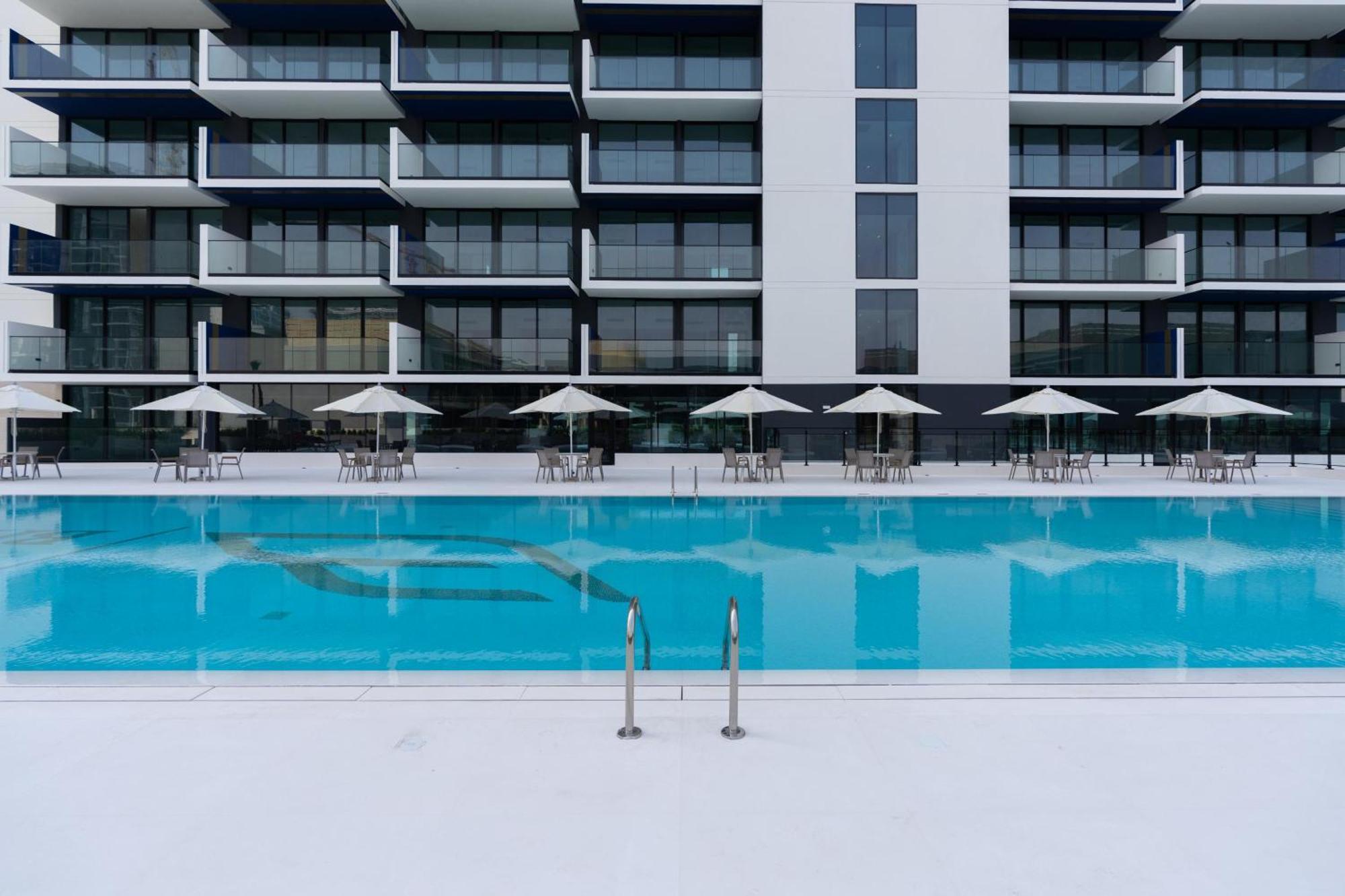 Apartment Spacious 1br With Big Balcony In Jvc *