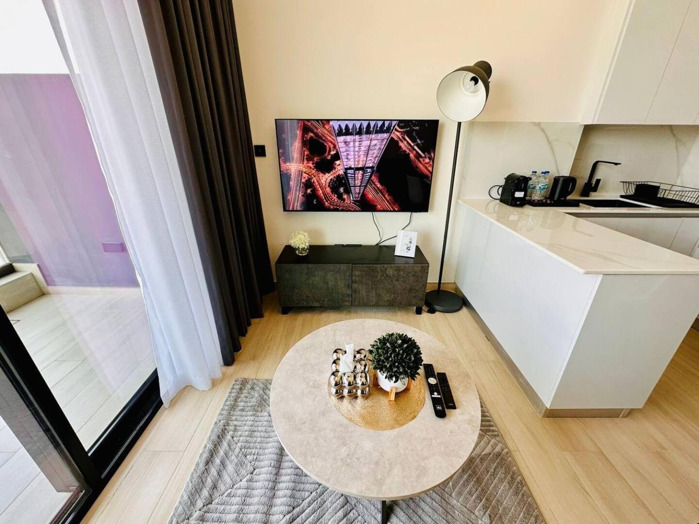 Apartment Fully Furnished Cozy 1br In Jvc With Balcony