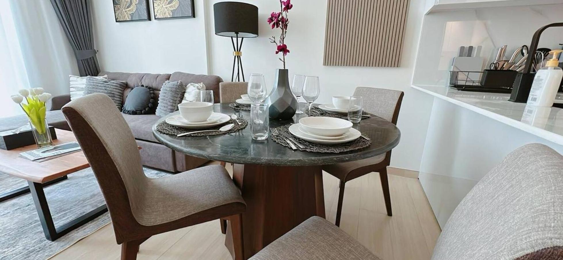 Apartment Premium 1br Fully Furnished With Balcony *