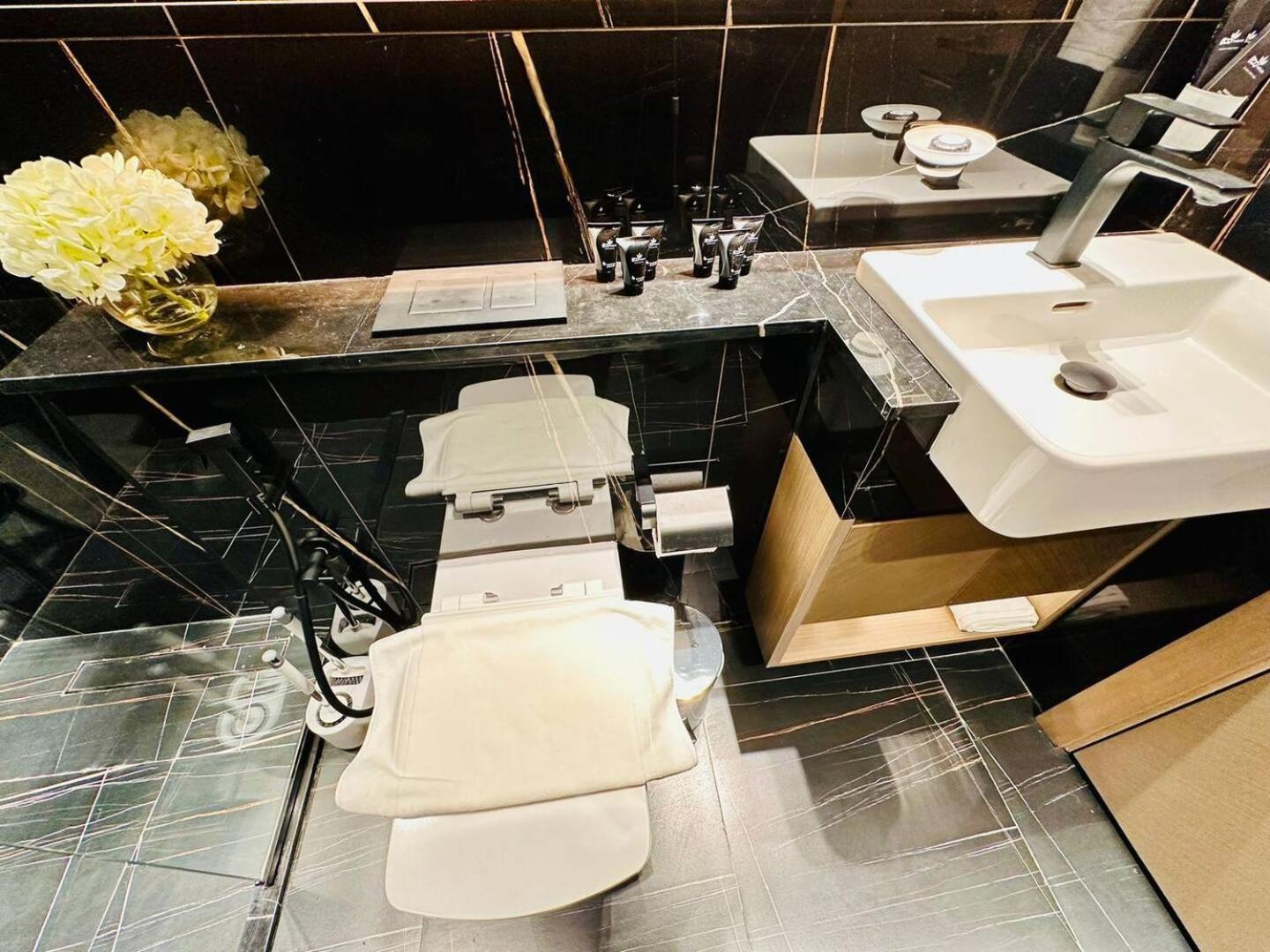 Fully Furnished Cozy 1br In Jvc With Balcony Dubai