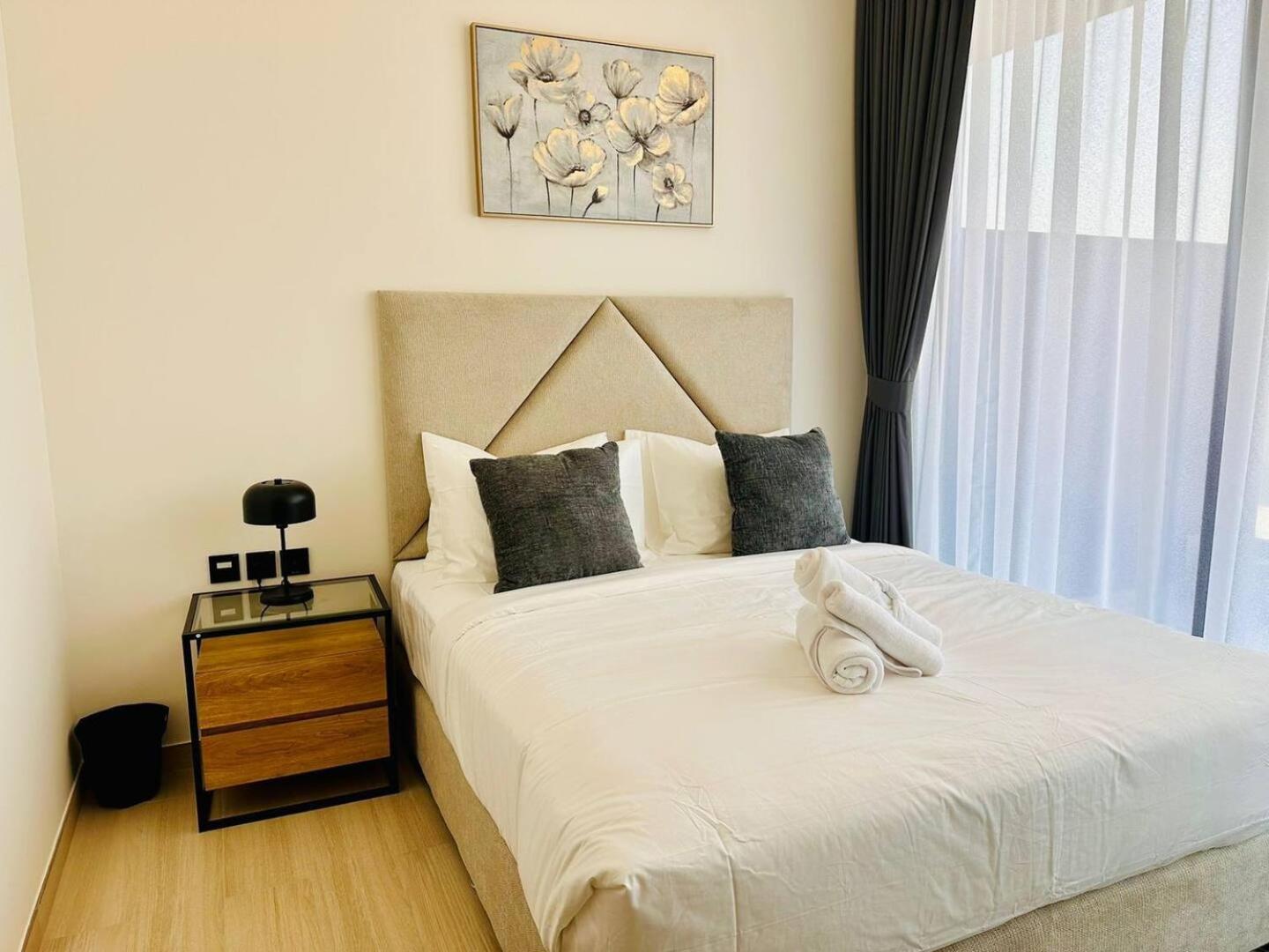 Fully Furnished Cozy 1br In Jvc With Balcony Apartment