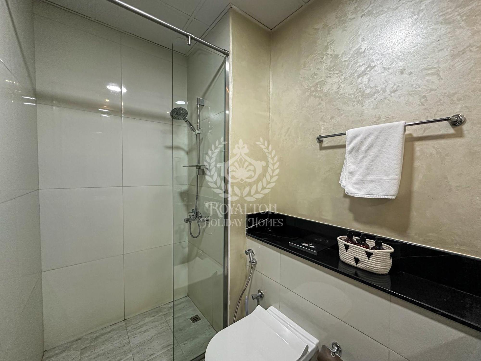 Royalton - Canal View Charm In Binghatti Millennium * Dubai