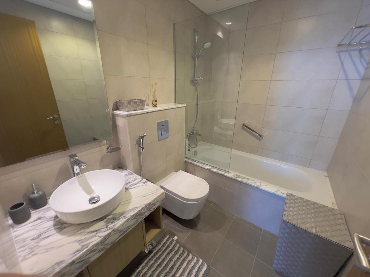 Apartment 2 Bedroom In Downtown *