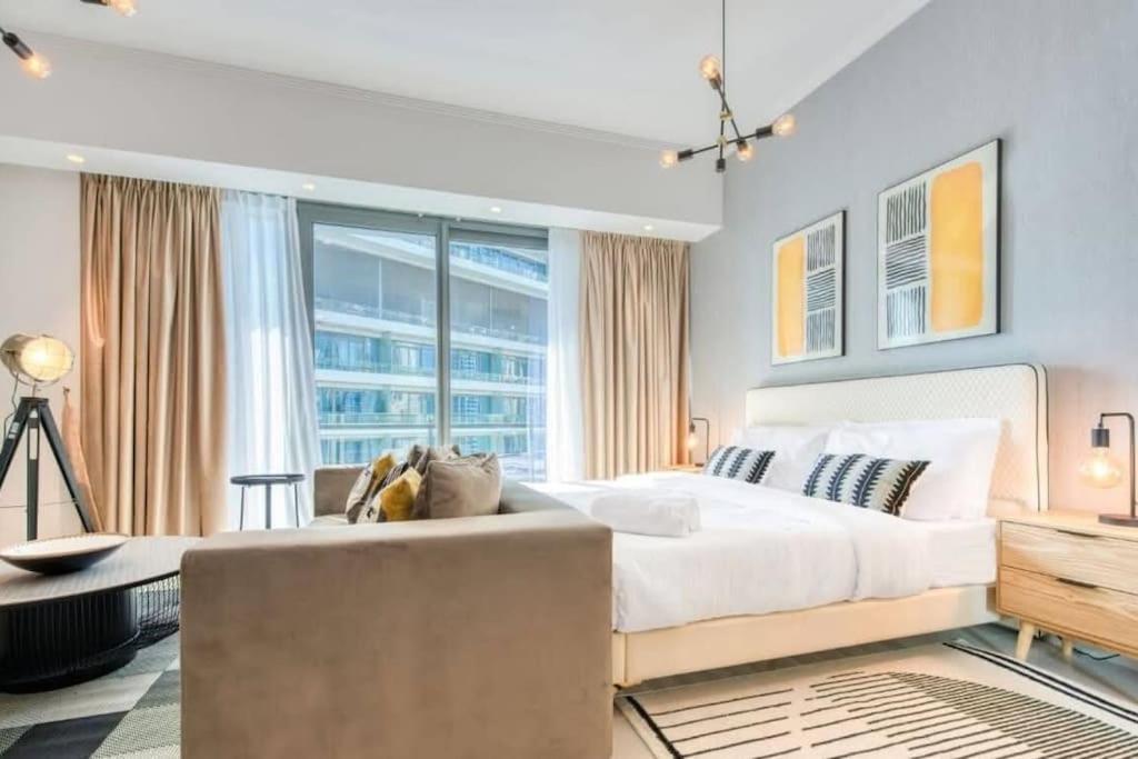 Apartment Bright & Serene Flat In The Marina, By Only *