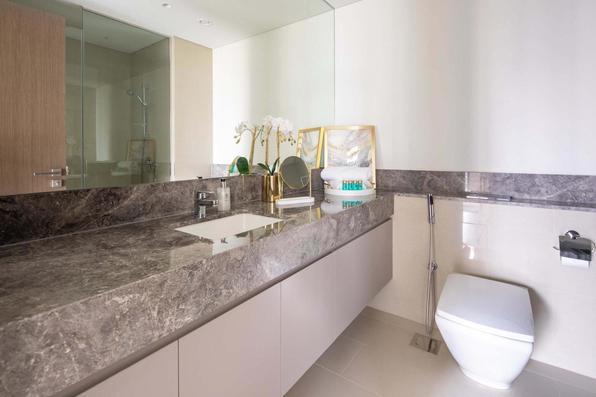 Frank Porter - Act 1 Act 2 Apartment Dubai