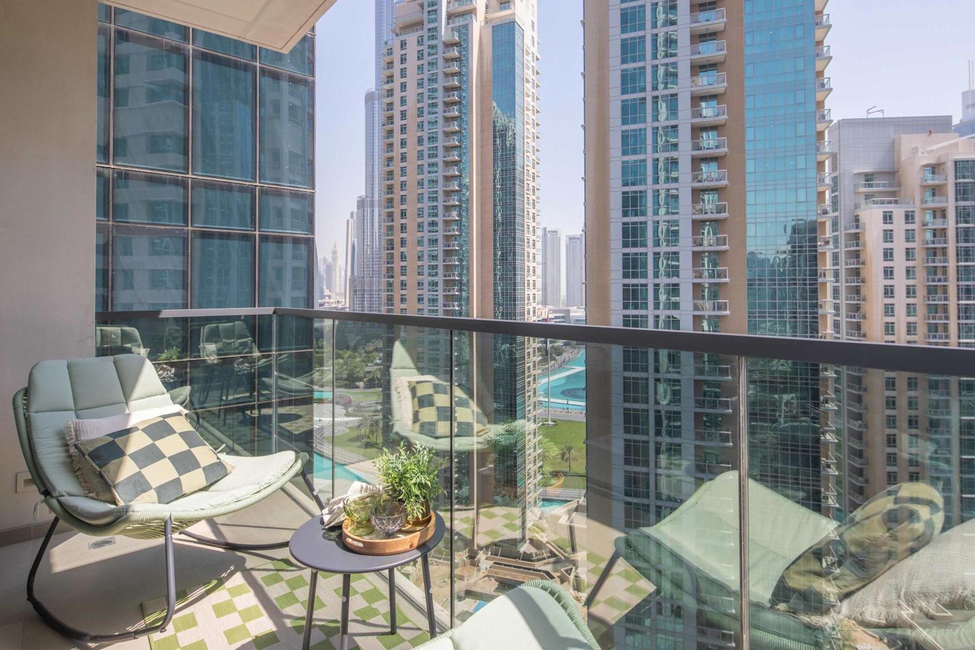 Frank Porter - Act 1 Act 2 Dubai