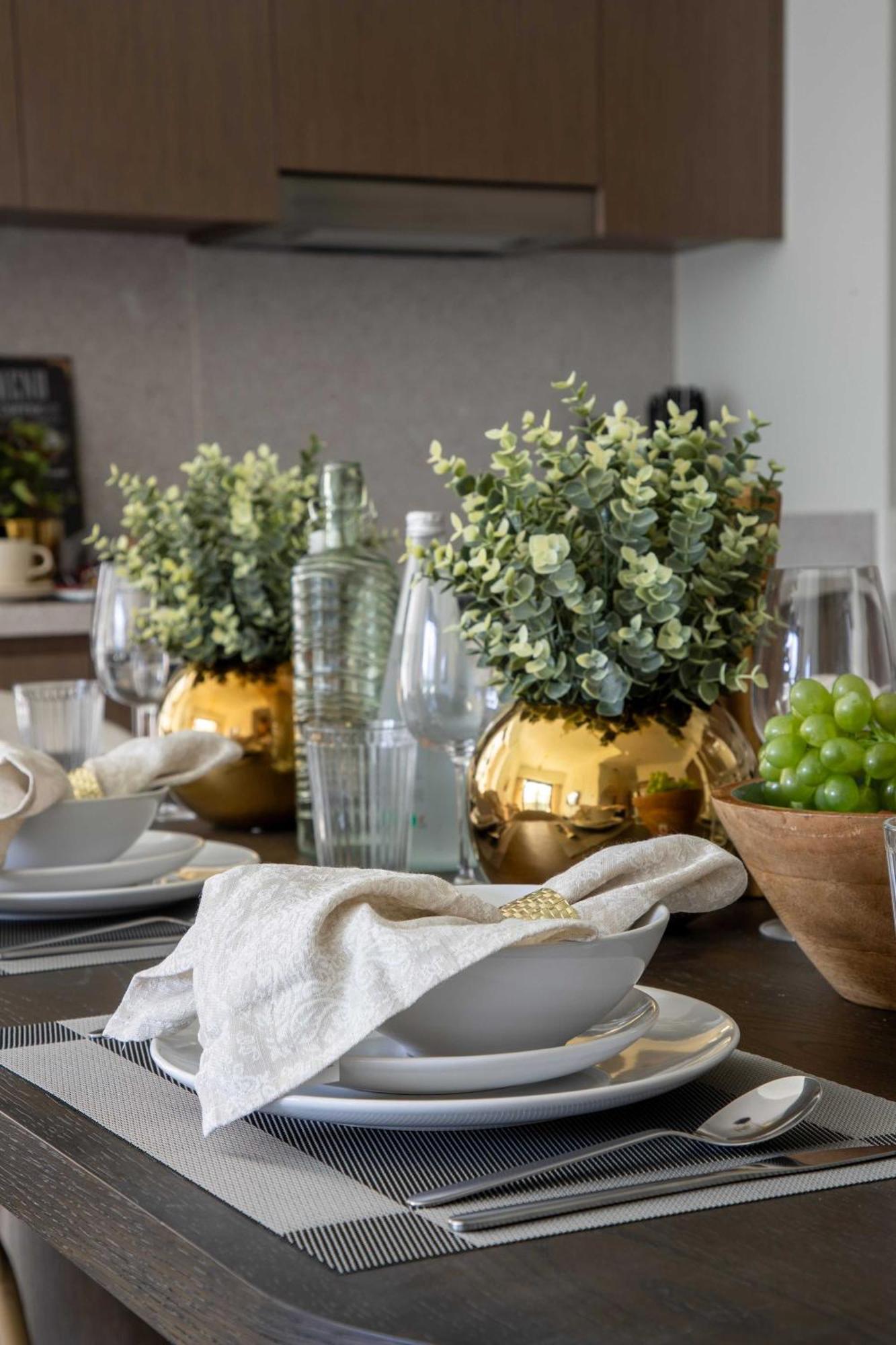 Frank Porter - Act 1 Act 2 Apartment Dubai